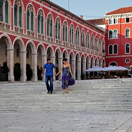 S Luxury 스플리트