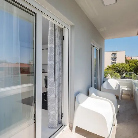 S Luxury * Split