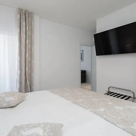 S Luxury Apartman