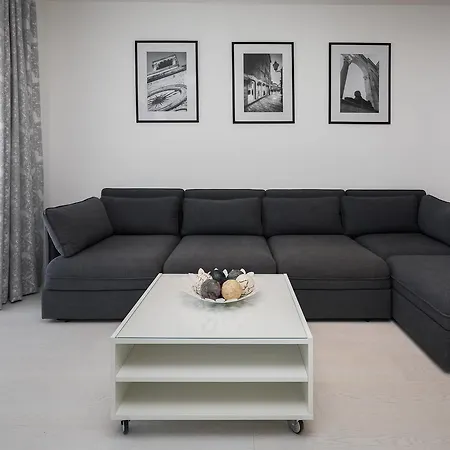 S Luxury Apartman